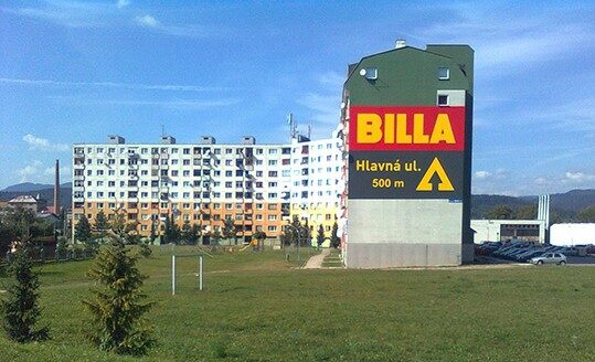 maľovaná reklama na budovách